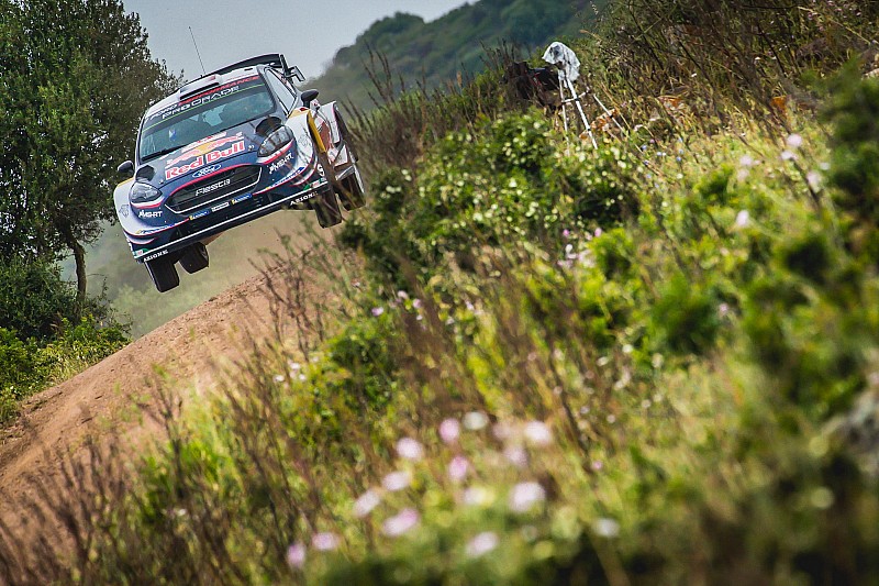 Ogier inicia con el pie derecho en Italia