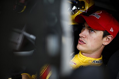 Logano lidera la práctica final en Martinsville