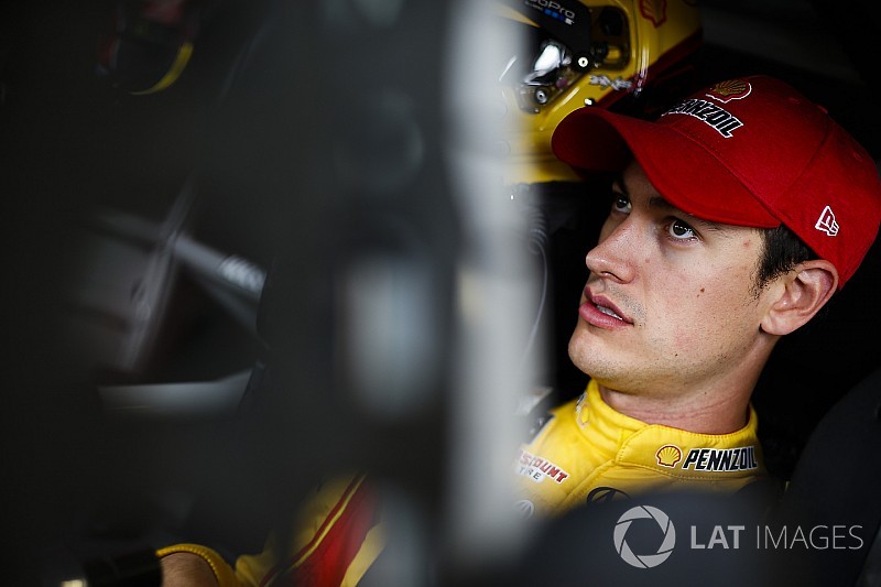 Logano lidera la práctica final en Martinsville