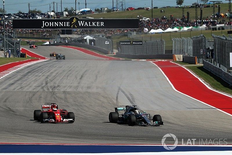 Lewis Hamilton, Mercedes-Benz F1 W08 y Sebastian Vettel, Ferrari SF70H