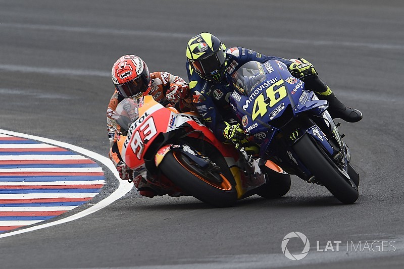 Valentino sigue el pleito con Márquez vía redes sociales