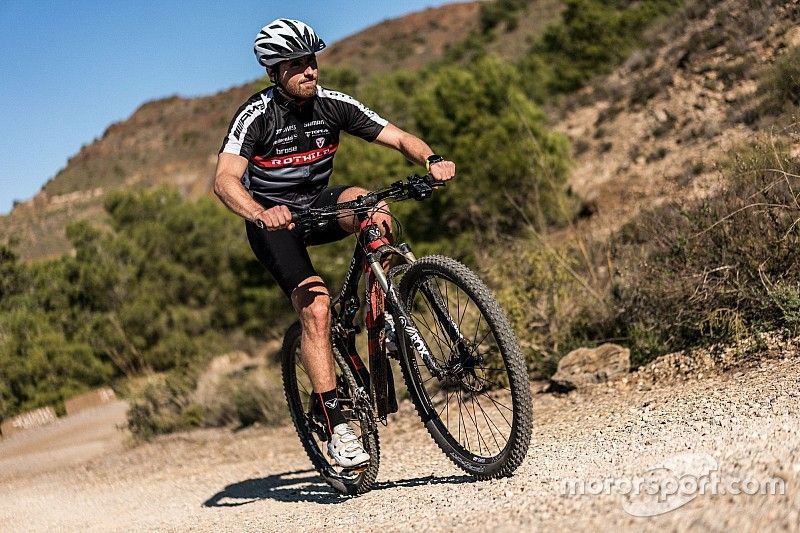 Juncadella si è fratturato una clavicola cadendo in mountain bike