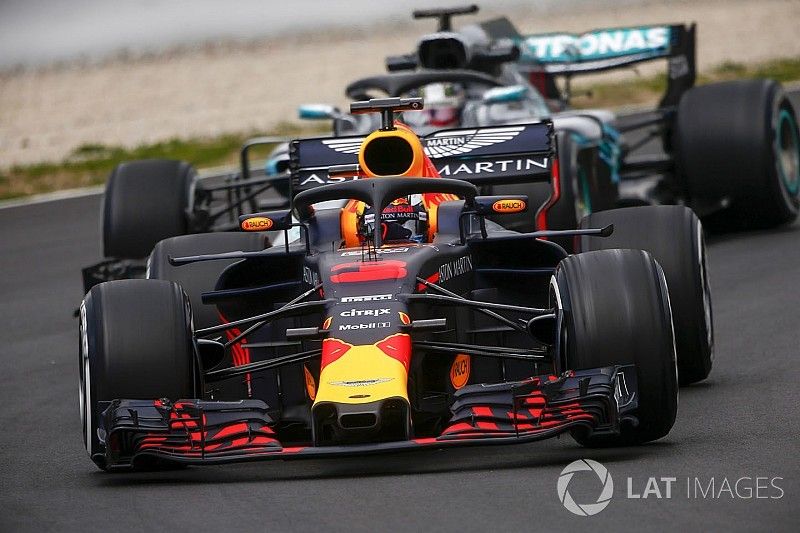 Боттас поддержал мнение Хэмилтона об угрозе со стороны Red Bull