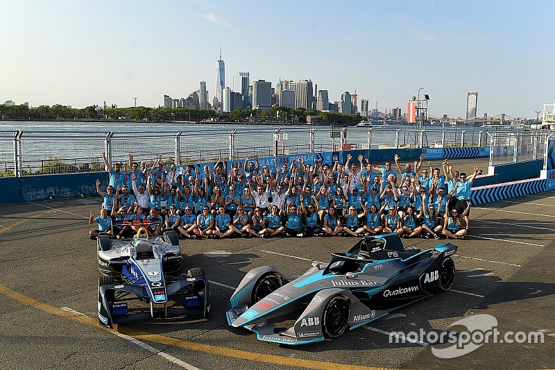 "Aucune concurrence" entre F1 et Formule E, selon Agag