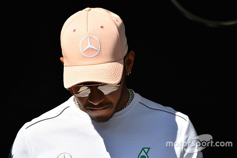 Hamilton: "Corriamo contro una squadra che è più veloce di noi, ma lotto..."