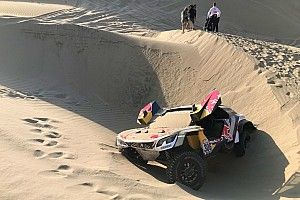 Peterhansel aumenta liderança nos carros; Loeb abandona
