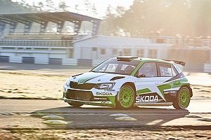 Такси от Skoda: чемпион по ралли гоняет по улицам Праги