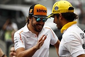 Sainz: "Alonso ile podyuma çıkmak harika olur"