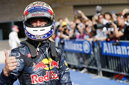 Rosberg: Ricciardo Ferrari'ye geçmeli