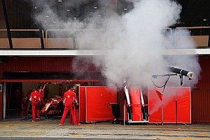 Az FIA figyelmeztet: a füstölő Ferrari rejtélye megoldódott
