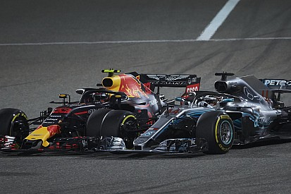 Hamilton berang dengan manuver "bodoh" Verstappen