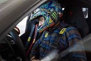 Rossi prueba el último modelo de Ferrari en Fiorano
