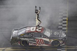 Erik Jones beffa Truex all'ultimo giro e conquista il primo successo a Daytona