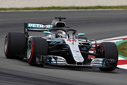 Los Mercedes, favoritos para la pole en Barcelona
