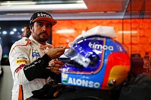 Alonso egy remek időmérővel, és hatalmas borulással debütált a szimulátoros világban