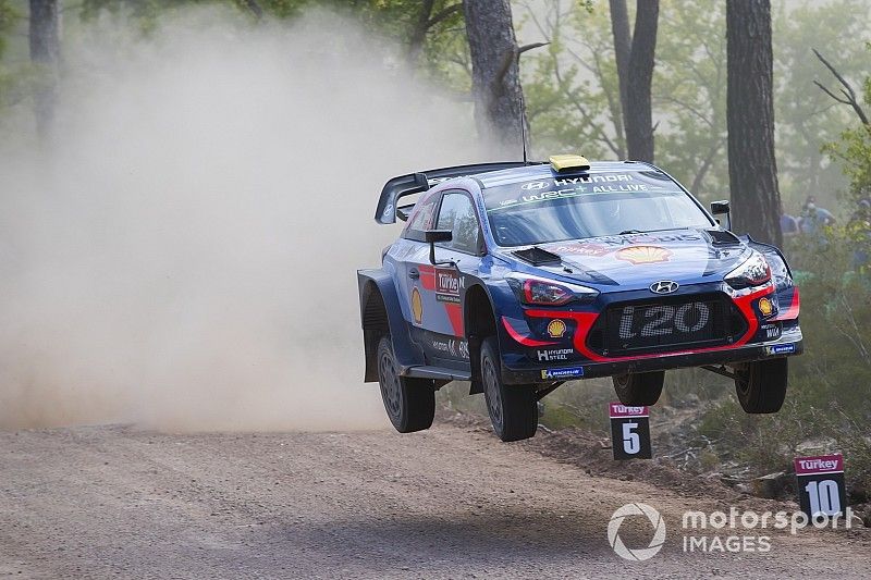 WRC Türkiye: Mikkelsen gaza bastı, Breen'le farkı açtı