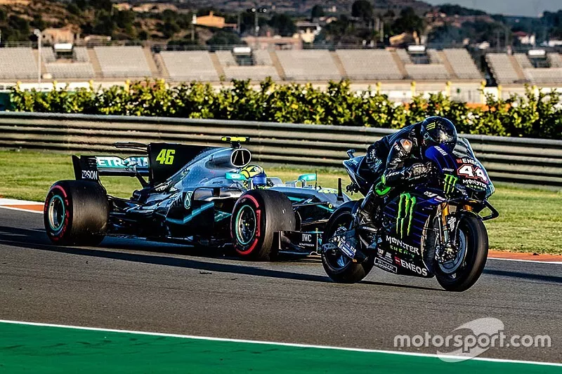 Lewis Hamilton, Yamaha MotoGP YZR-M1, Valentino Rossi, Mercedes-AMG F1 W08 