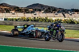 Rossi: "Hamilton fue brillante con la moto"