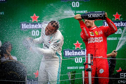 Surer szerint Hamilton a következő címe után bedobja a törölközőt, és Vettel ideális lehet a Mercedesnél