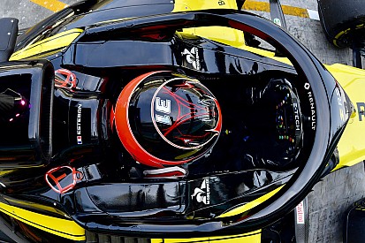 Окон за день понял, чем болид Renault лучше Mercedes