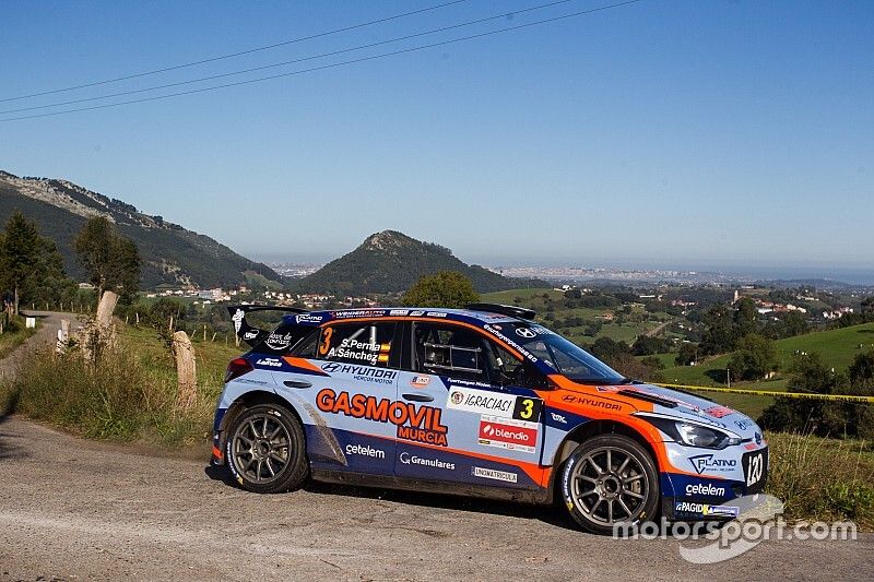 Pernía gana en casa y aprieta el campeonato