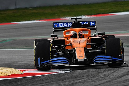 Photos - La McLaren MCL35 sur le circuit de Barcelone