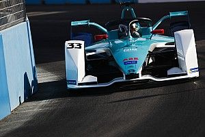 A kínai Formula E pilóta Ma QingHua önként utazott Mexikóba
