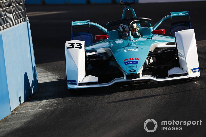 A kínai Formula E pilóta Ma QingHua önként utazott Mexikóba