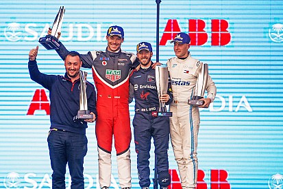 Vandoorne en De Vries na debuut Mercedes: “Geweldig resultaat”