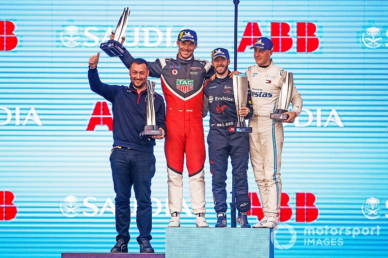 Diriyah E-Prix: Bird kazandı, Porsche ve Mercedes podyuma çıktı