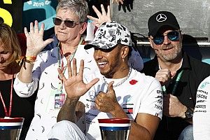 Hamilton: il campione che combatte contro i... demoni
