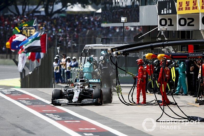 Lewis Hamilton, Mercedes AMG F1 W10 pit stop 