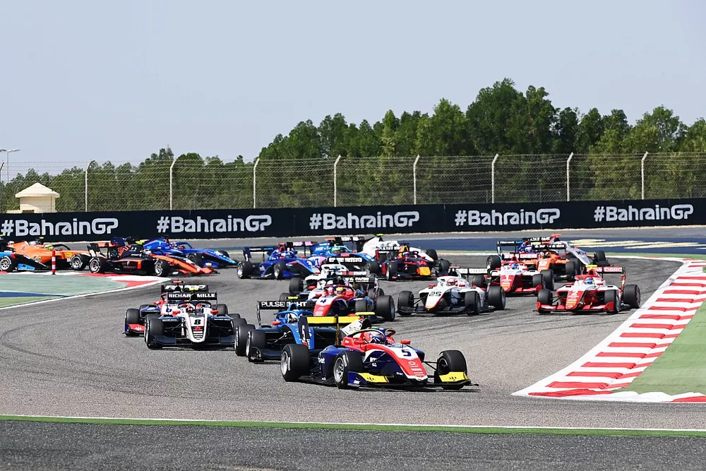 Gabriel Bortoleto, Trident, leads Gabriele Mini, Hitech GP, Gregoire Saucy, ART Grand Prix