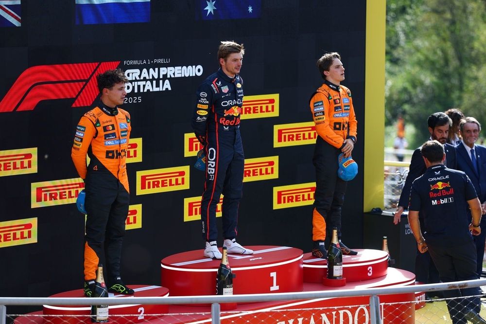Lando Norris, McLaren, Oscar Piastri, McLaren, Max Verstappen, Red Bull Racing