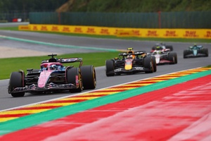 セール中…ピエール・ガスリー直筆サイン入りフォト…顔アップ…F1ドライバー A.スーティル 直筆サイン入 スパイカーF1 ドライバーズカード