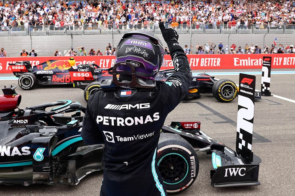 Hamilton: „Elhamarkodottnak” érződik megtölteni a lelátókat a Brit Nagydíjon