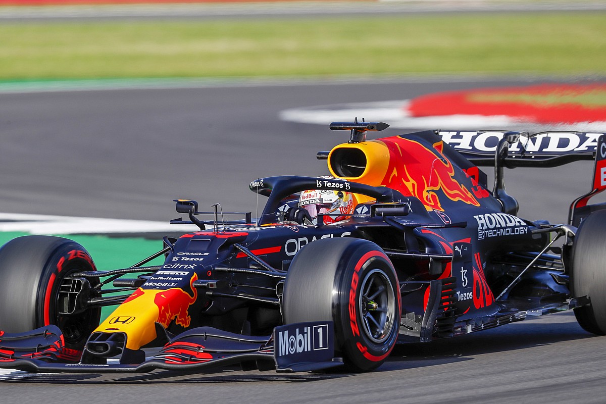 Ферстаппен опередил Ferrari на второй практике в Сильверстоуне