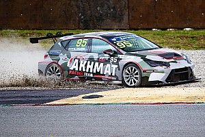 Здесь Lada рвет Audi, и есть грид-герлз. Чем круты русские гонки