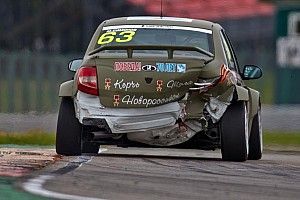 Lada в шкуре танка, болид-раскраска и Монро на капоте. В русских гонках участвуют машины с креативными расцветками