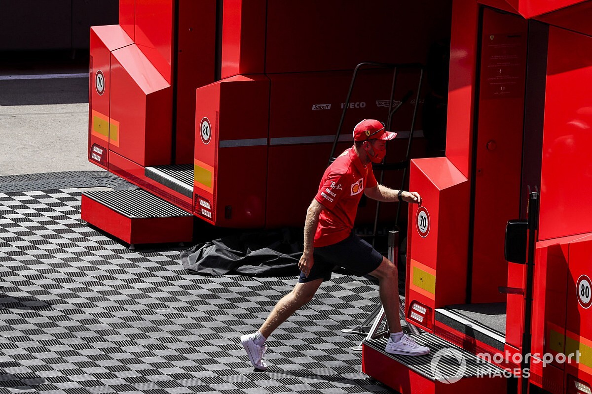 Vettel: "Hâlâ Leclerc ile aynı fırsatlara sahibiz"