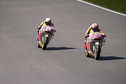 Алекс Маркес выиграл кибергонку MotoGP, опередив брата в последнем повороте