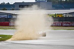 Extra kerbstone bij Becketts om nieuw bandensof te voorkomen