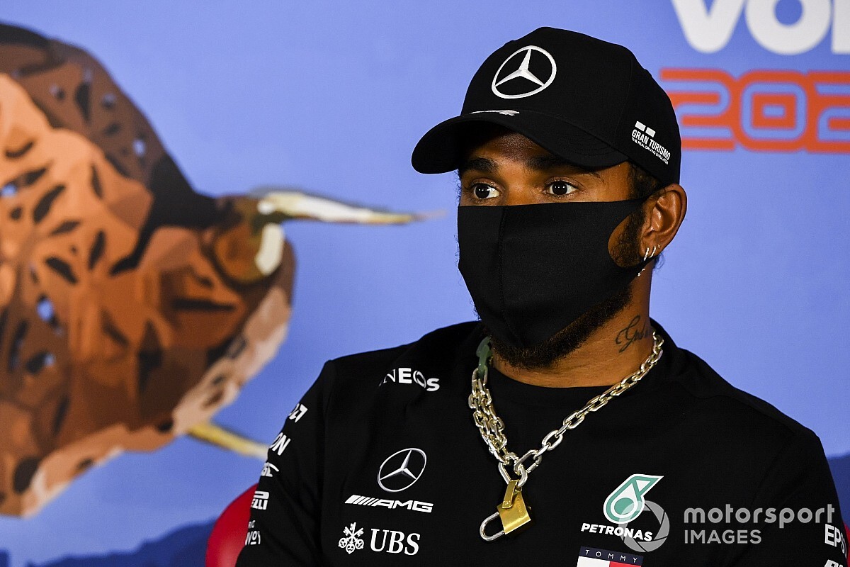 Wolff: "Speculaties over salariseisen Hamilton allemaal onzin"