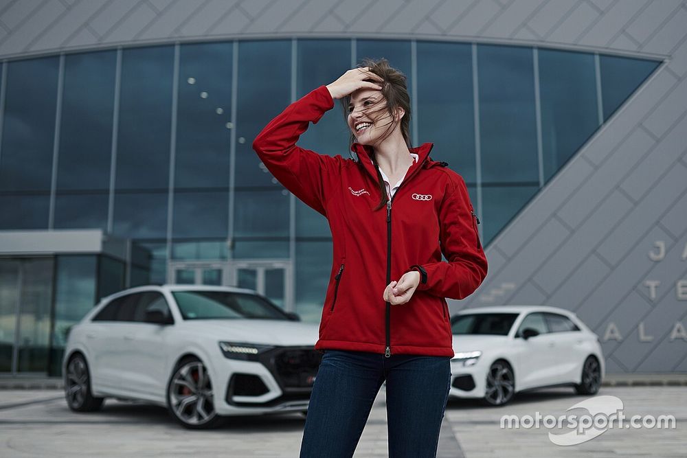 A 19 éves Keszthelyi Vivien az Audi legújabb modelljeit tesztelte Zalaegerszegen