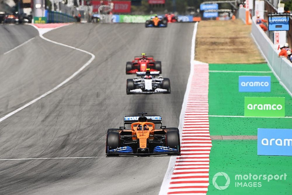 Carlos Sainz Jr., McLaren MCL35, Pierre Gasly, AlphaTauri AT01, Charles Leclerc, Ferrari SF1000