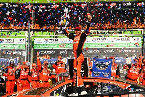 Chase Elliott gana en Texas para poner fin a su mala racha en NASCAR