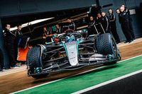 Modifikasi Sayap Depan Terlihat di Mercedes W15