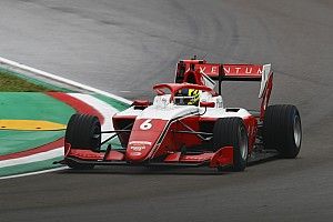Forma-3: Bearman nyerte a piros zászlóval tarkított sprintet, Leclerc 15 helyet javított Spában!