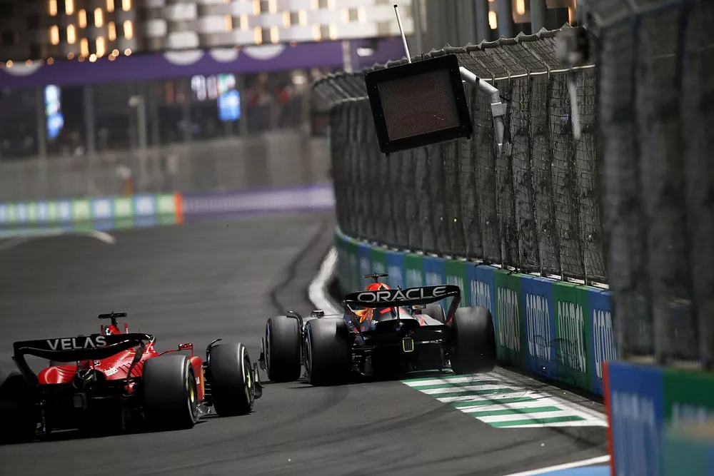Max Verstappen, Red Bull Racing RB18, Charles Leclerc, Ferrari F1-75