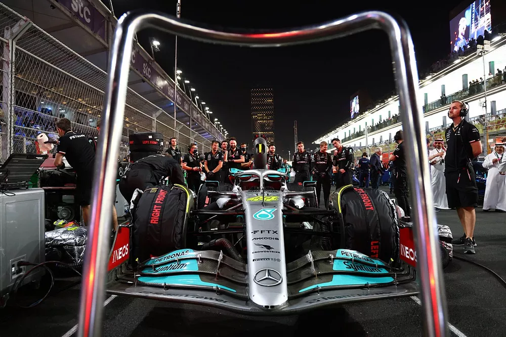 Lewis Hamilton, Mercedes W13